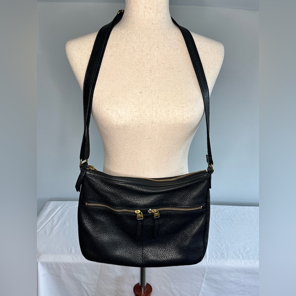 FOSSIL! EUC!! Black Leather Crossbody Bag